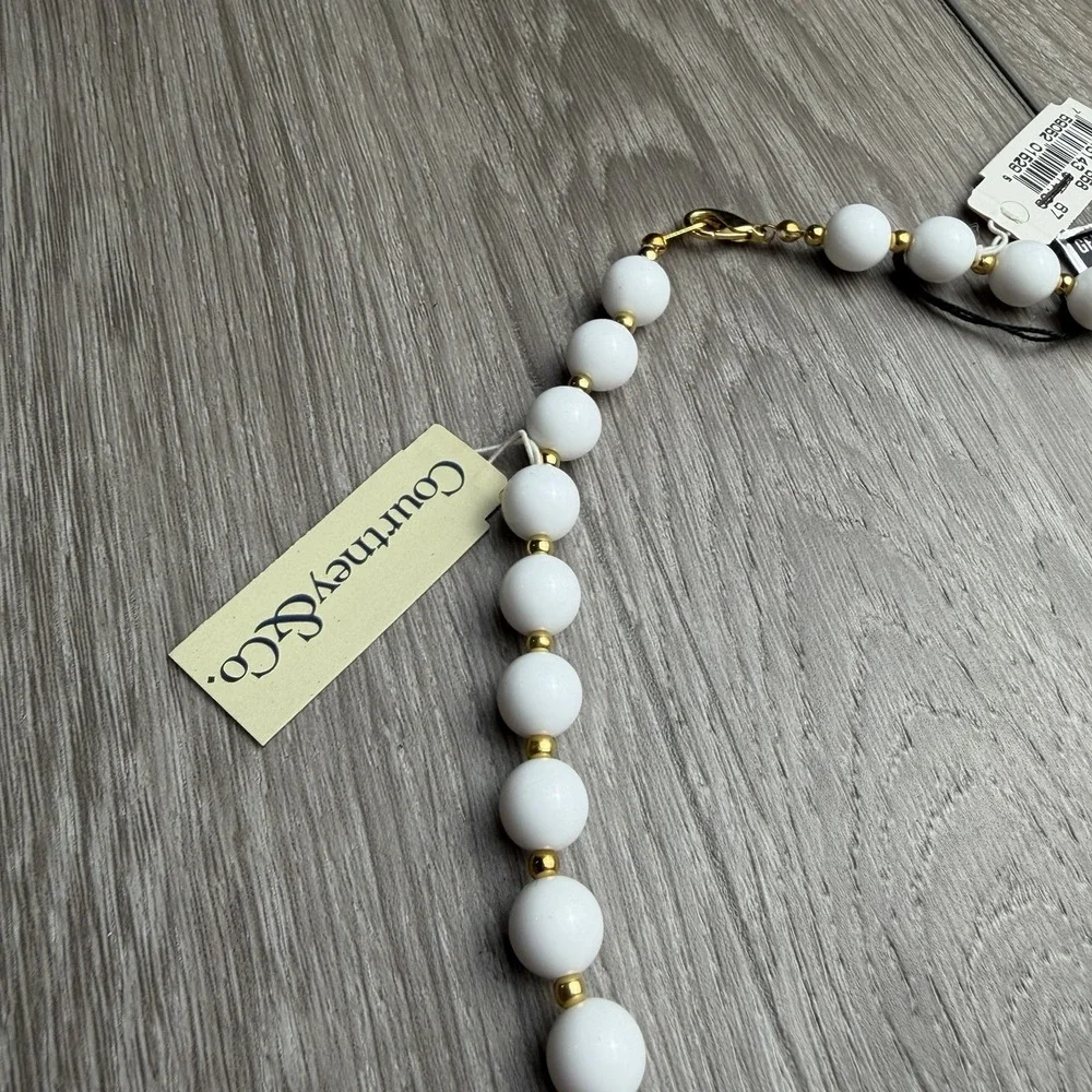 Vintage Courtney & Co White Beaded Necklace Gold Tone Spacer New